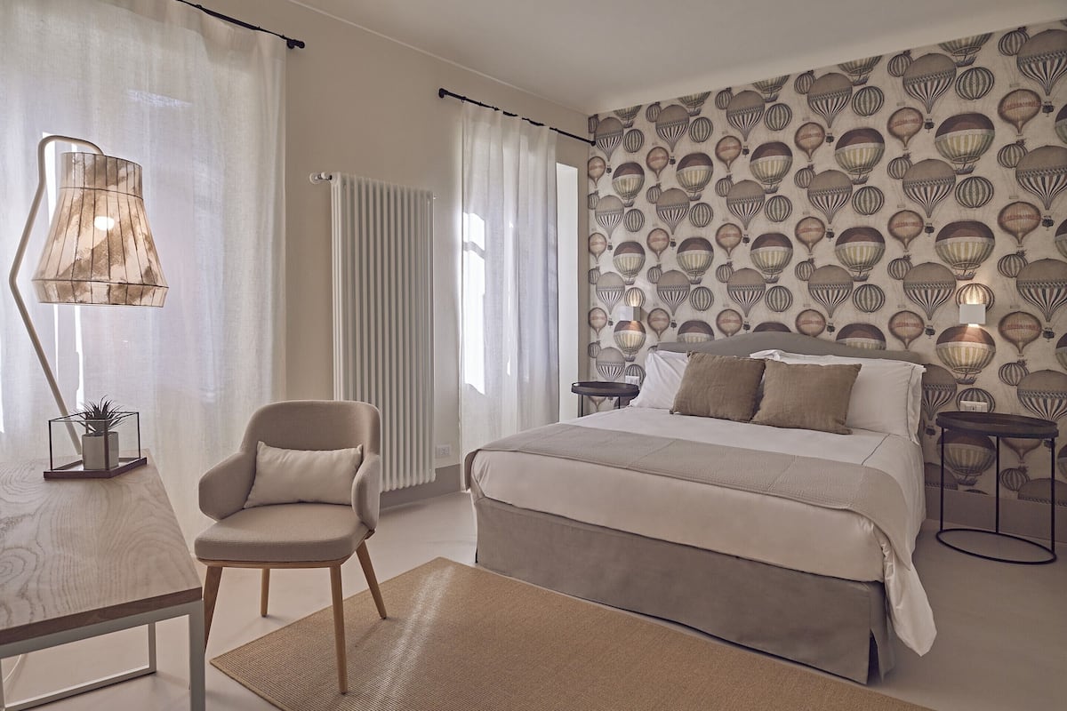 Superior Double Room | Premium bedding, minibar, in-room safe, laptop workspace