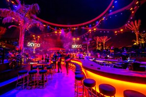 Beach bar - DAMAC Heights by Fendi Casa (Dubai)