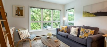 Cozy Whistler Retreat 2bd loft,  ski/bike in/out steps to gondola!