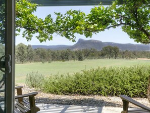 Dobbeltrom – deluxe | Sengetøy av topp kvalitet, individuelt dekorert og skrivebord