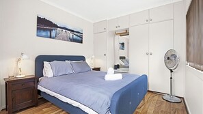 4 bedrooms, bed sheets