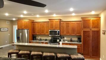 Refrigerador, microondas, horno, placa de cocina