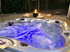 Bañera de hidromasaje al aire libre