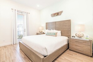 3 bedrooms, in-room safe, iron/ironing board, free WiFi - Margarita Beach House Cottage near Disney with Private Hot Tub & Island H20. (Kissimmee)