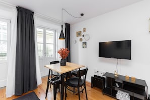Comfort Studio Suite (2) | In-room dining