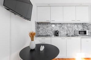 Studio phong cách cổ điển (51) | Bếp riêng | Tủ lạnh, lò vi sóng, bếp nấu, dụng cụ pha espresso 