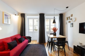 Comfort Studio Suite (2) | Living room | 32-inch LED TV with digital channels, TV