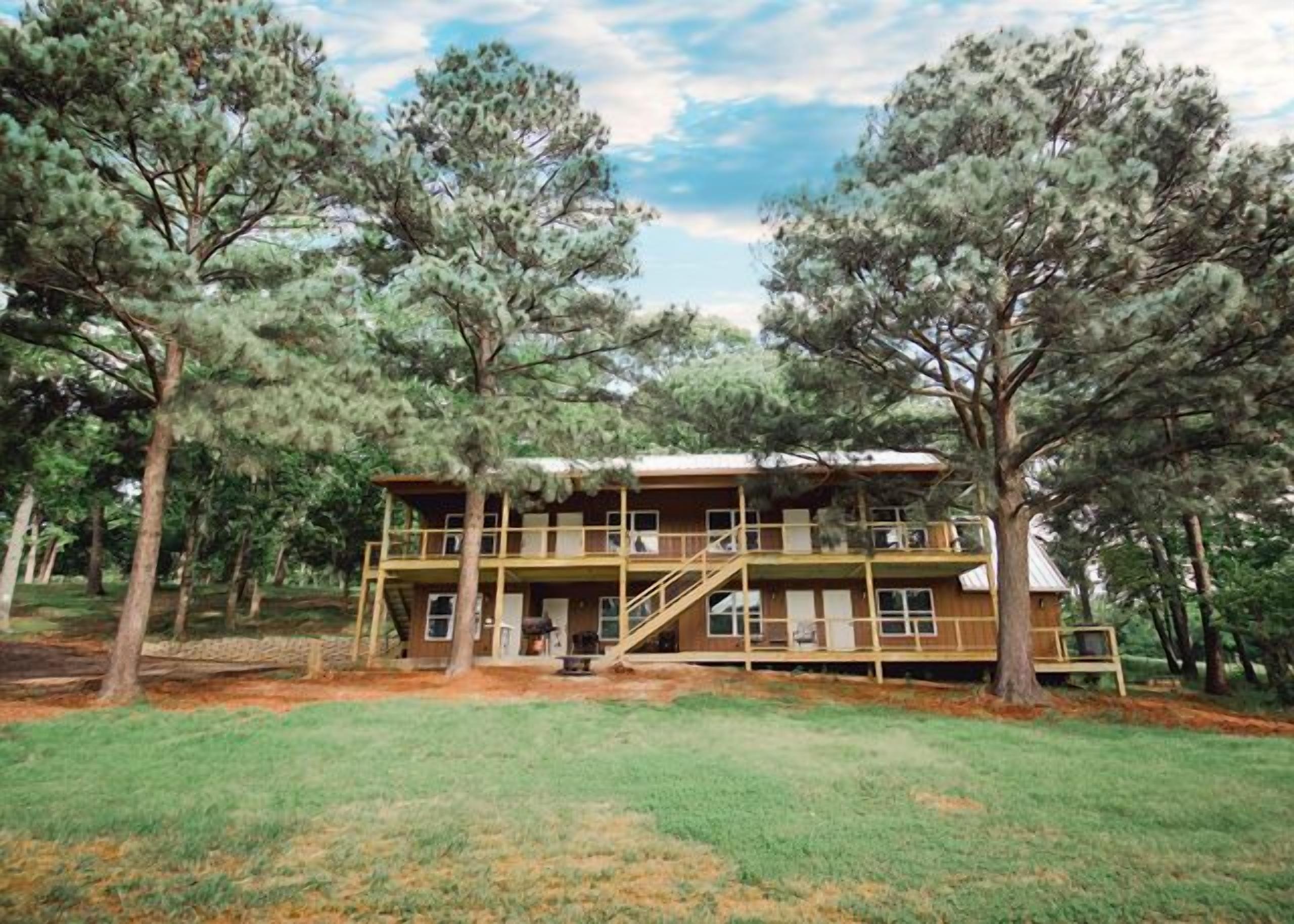 Cedar Cove Ranch and Resort  - The Lakeview Lodge