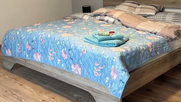 1 Schlafzimmer, Reisekinderbett, kostenloses WLAN, Bettwäsche