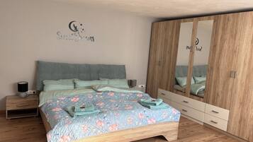 1 chambre, lit parapluie, Wi-Fi gratuit, draps fournis