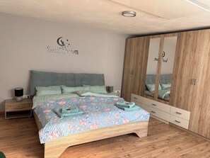 1 bedroom, travel cot, free WiFi, bed sheets