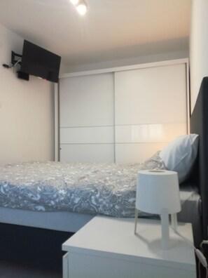 2 slaapkamers, een strijkplank/strijkijzer, gratis wifi