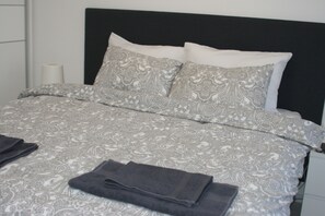 2 bedrooms, iron/ironing board, free WiFi