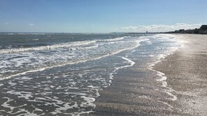 ใกล้ชายหาด, เก้าอี้อาบแดด, บาร์ริมหาด