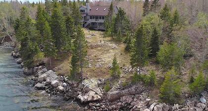 Waterfront Schoodic Nature Loverâs Dream w/ Private Cove (Sleeps 12)