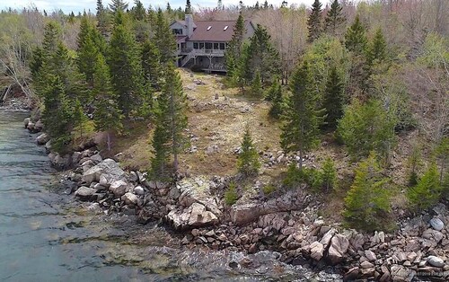 Waterfront Schoodic Peninsula Home w / Yksityinen lahti (vuodepaikkoja 12)
