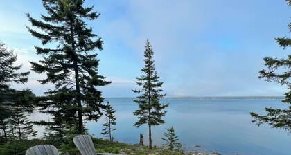 Waterfront Schoodic Peninsula Home w / Private Cove (12 personas)