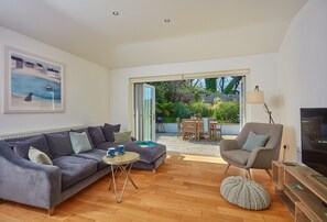 Smart TV - This spacious, detached holiday home is just a short walk from the beach. (12 Brecon Close)