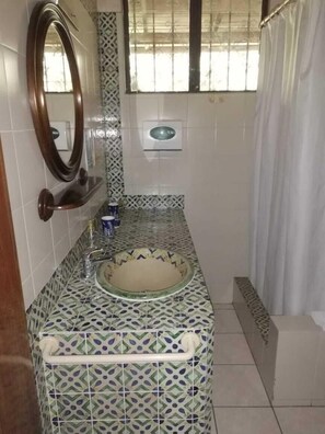 Dusj, håndklær, såpe og sjampo