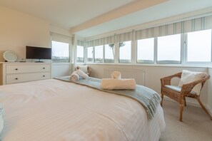5 bedrooms, WiFi, bed sheets