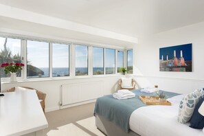 5 bedrooms, WiFi, bed sheets