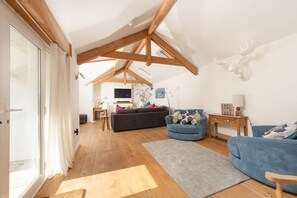 Smart TV, fireplace, stereo - With uninterrupted sea views, this property enjoys a superb hillside position. (Lighthouse Hill)