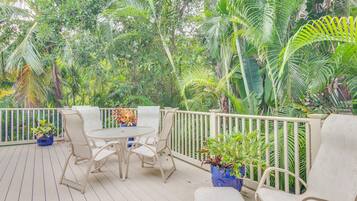 House, 3 Bedrooms | Balcony