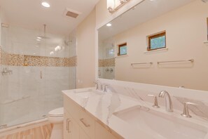House, 3 Bedrooms | Bathroom | Towels - Just By Chance (Captiva)