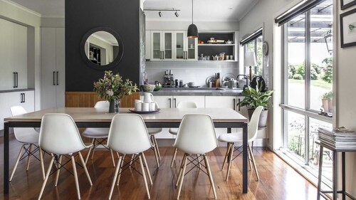 Wombat Edge ~ Daylesford Region ~ Country Home with Private Lake!