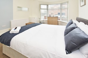 House, Private Bathroom (Whole) | 1 bedroom - Townhouse @ Earle Street Crewe (Crewe)