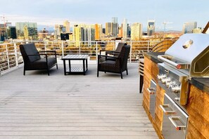 Property grounds - Nash! Sky High Nashville - Rooftop Retreat with Panoramic Skyline Views!! (Nashville)