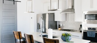 Nash! Sky High Nashville - Rooftop Retreat with Panoramic Skyline Views!!