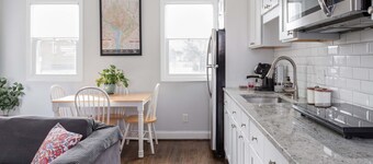 Bright Charming Guesthouse Close to Downtown DC