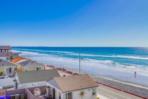 On the beach - The Pier House | A Luxury Oceanfront Penthouse (Oceanside)