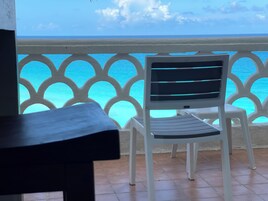 Estudio Deluxe, balcón, vistas al mar | Vistas desde la habitación
