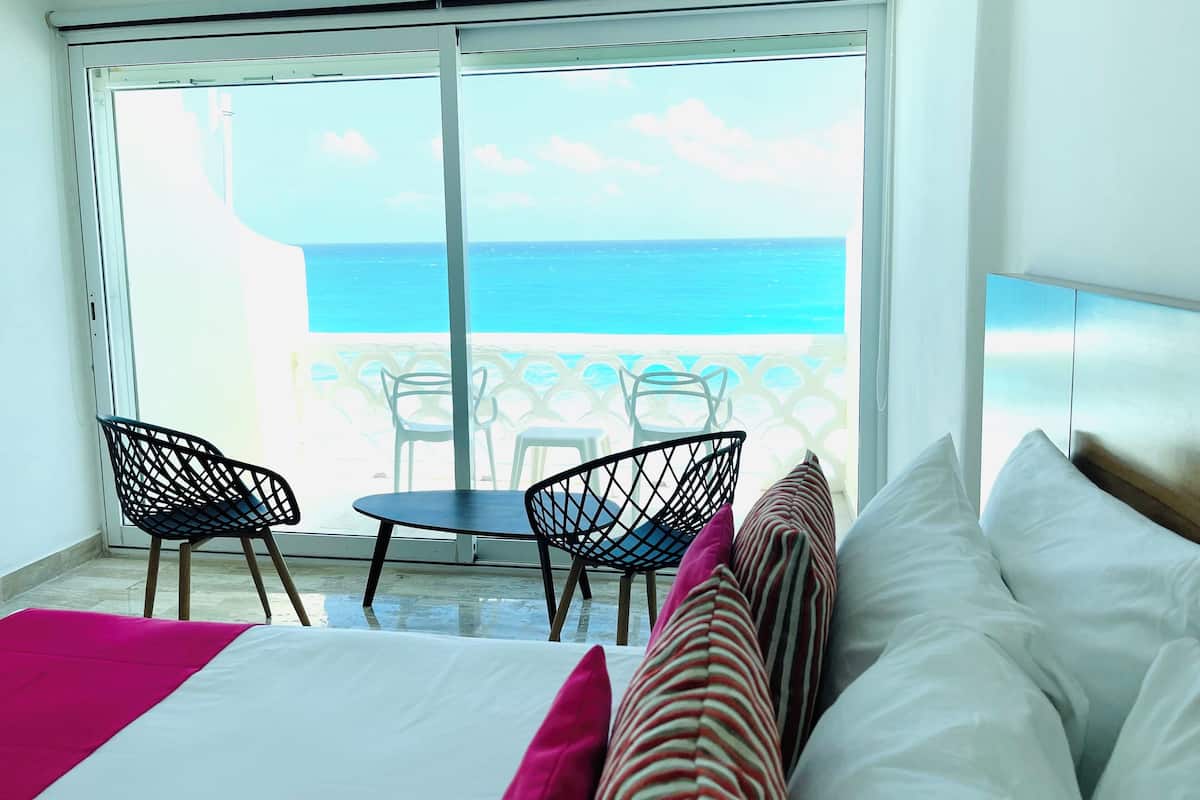 Panoramic Studio Suite, Balcony, Beach View | 1 bedroom, Egyptian cotton sheets, premium bedding, down comforters