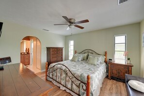 3 bedrooms, internet, bed sheets