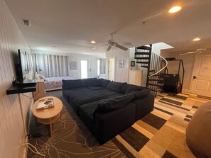 4 bedrooms, desk, WiFi