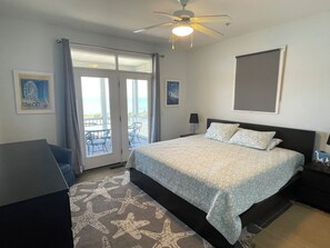 4 bedrooms, desk, WiFi