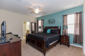 9 bedrooms, desk, iron/ironing board, cots/infant beds