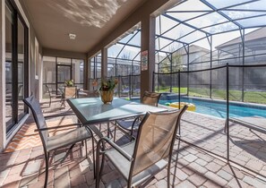 Outdoor pool - Champions_gate_1408 (Davenport)