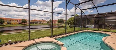 7 quartos, escrivaninha, ferros/tábuas de passar roupa