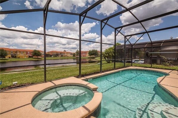 7 bedrooms, desk, iron/ironing board, cots/infant beds