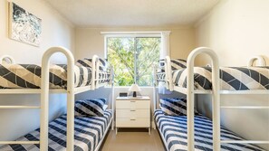 2 bedrooms, iron/ironing board, free WiFi - Shoal Towers, Unit 2 11 Shoal Bay Rd Air Conditioning Wifi free Netflix water views (Shoal Bay)