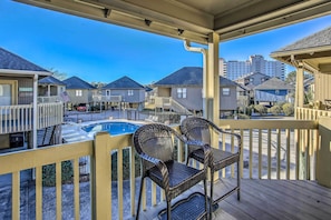 Terrace/patio - Walk to Beach: Dog-Friendly Myrtle Beach Cottage! (Myrtle Beach)