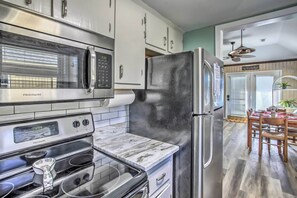 Fridge, microwave, stovetop, dishwasher - Walk to Beach: Dog-Friendly Myrtle Beach Cottage! (Myrtle Beach)