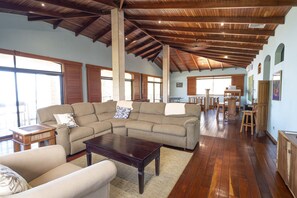 Smart-TV, Stereoanlage