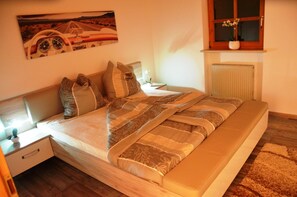 2 bedrooms, Internet, bed sheets - Apartment 78sqm, balcony, kitchenette, 2 bedrooms, 1 bed-sitting room, 4 pers. (Ruhpolding)