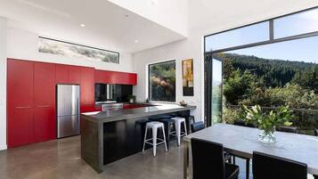Private 3 Bedroom House | Private kitchen | Full-size fridge, microwave, oven, stovetop