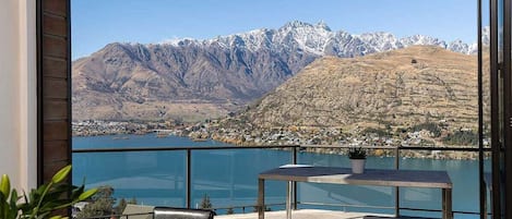 Private 3 Bedroom House | Balcony